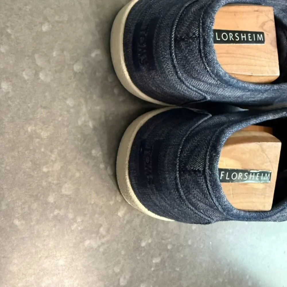 TOMS Men’s Blue Denim Lace-Up Sneakers – Size 12
